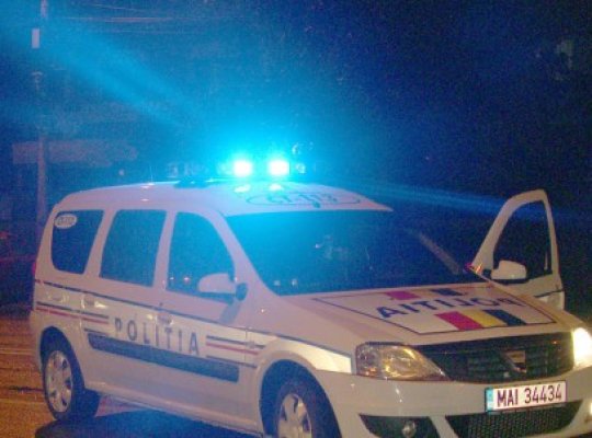 Beat şi fără permis, a distrus trei maşini dintr-o lovitură